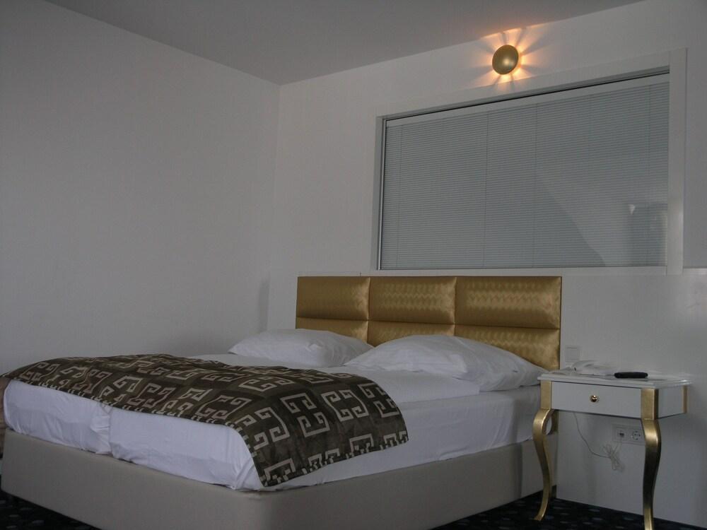 Bayer's Hotel